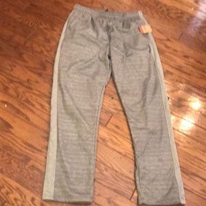 NWT Men’s Large Gray Reebok Jogger 👍